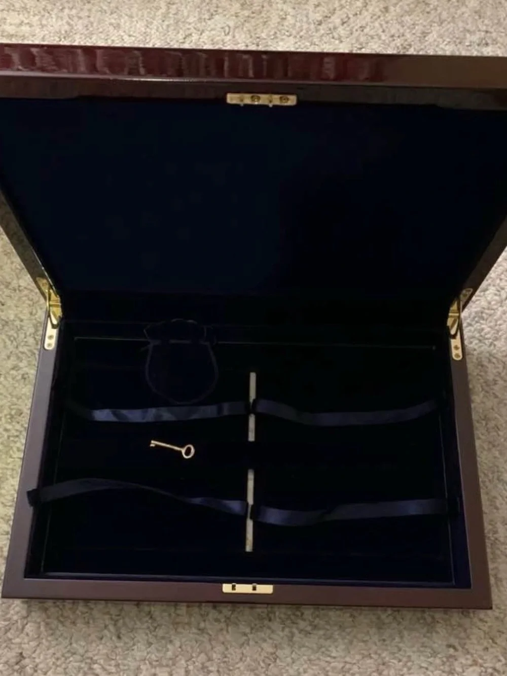 Washington Mint Wooden Presentation Display Case w/ Key & Velvet Bag Empty